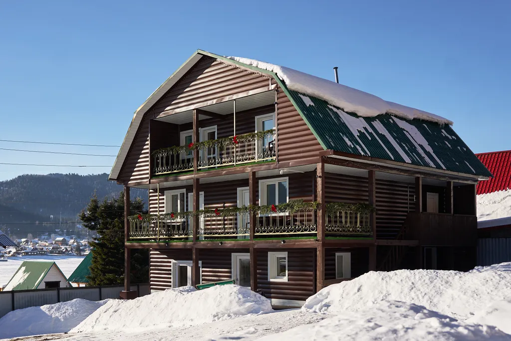 Номер с балконом и видом на телецкое озеро