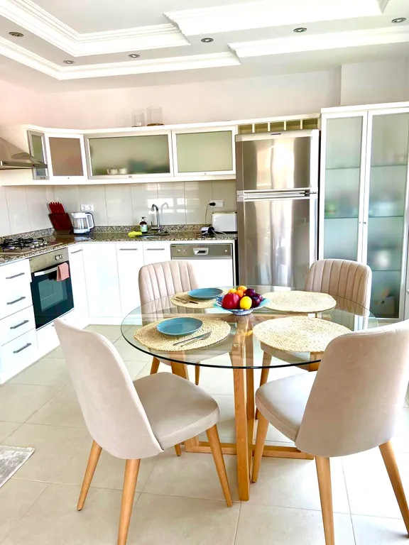 Элитная квартира с террасой и видом на море