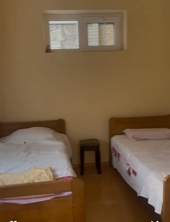 Часть дома с отдельным входом в 3 минутах от моря для большой компании