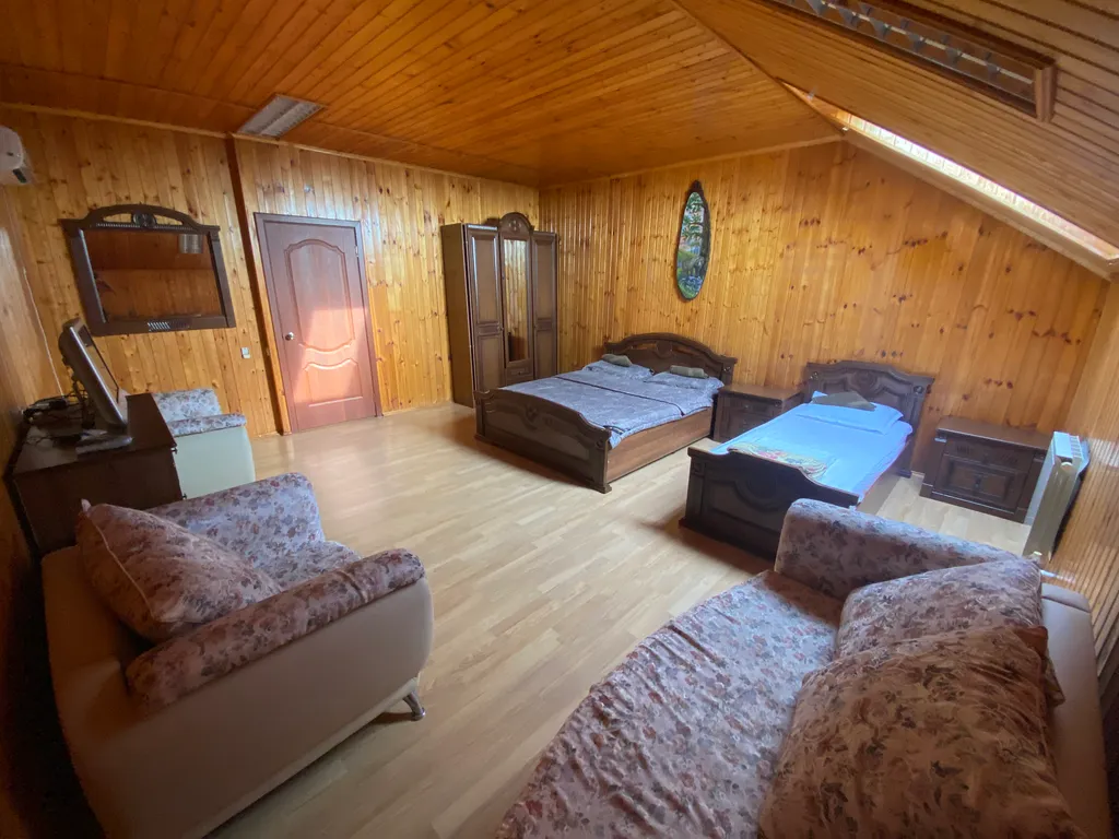 Коттедж Коттедж с сауной и бассейном — Красный