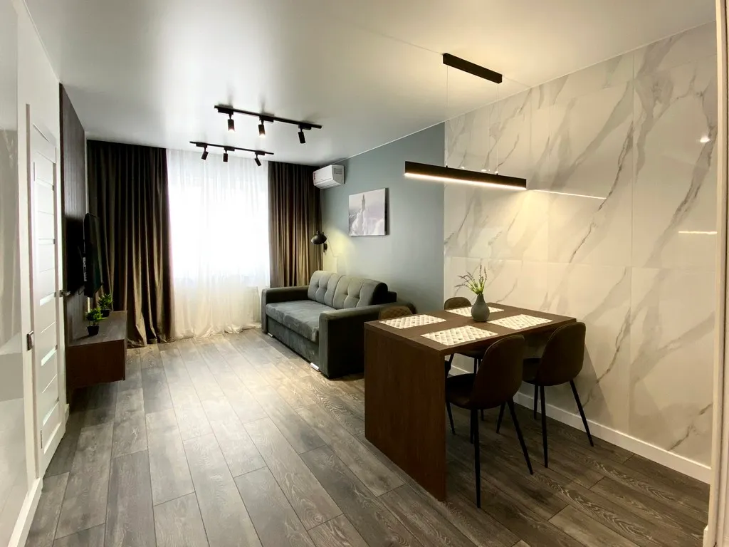 Просторная дизайнерская евродвушка бизнес-класса в центре