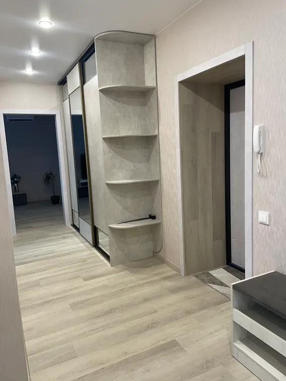 Просторная, после ремонта, квартира на Набережной, в центре города