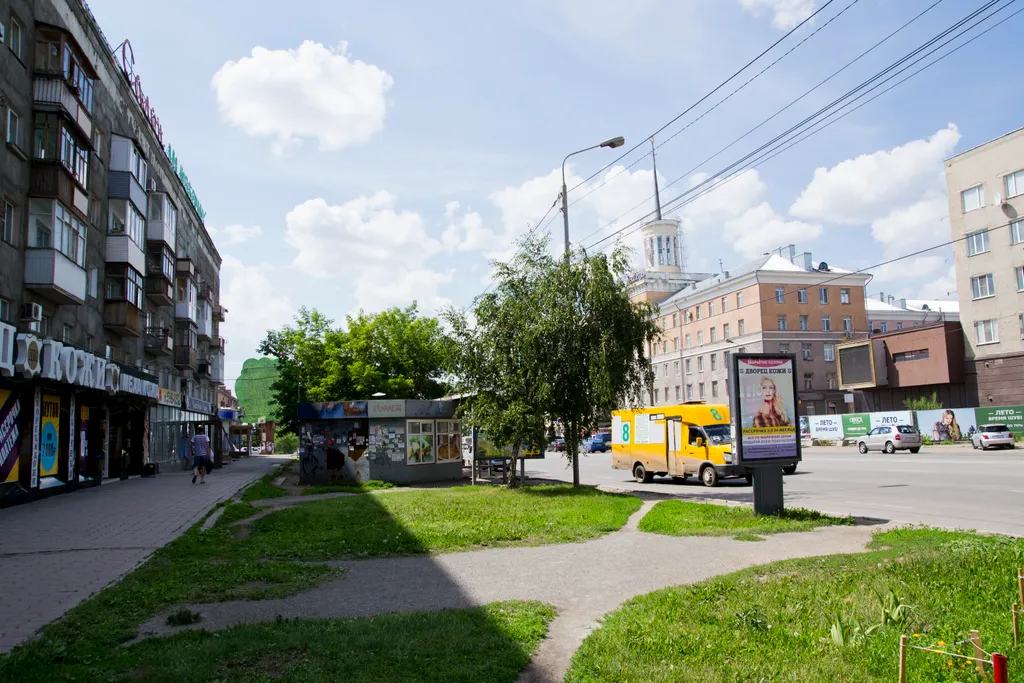 Квартира у магазина Радость