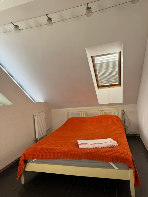 Дом в центре города с бассейном и баней