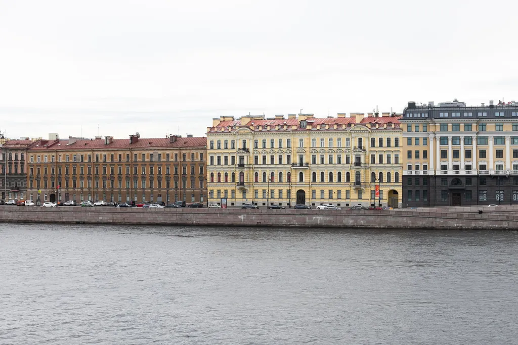 Вид на Неву, новый ремонт