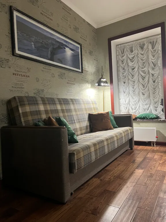 Дом с бассейном и бильярдом