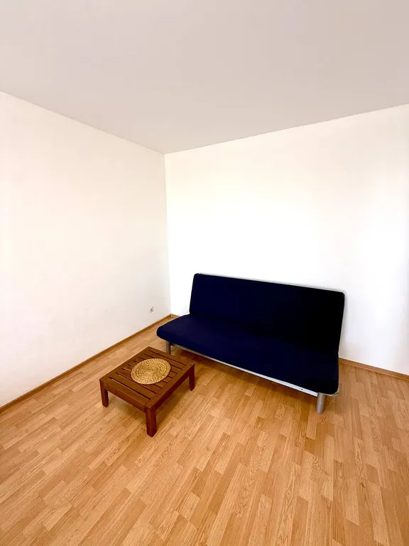 Высокий этаж, рядом метро