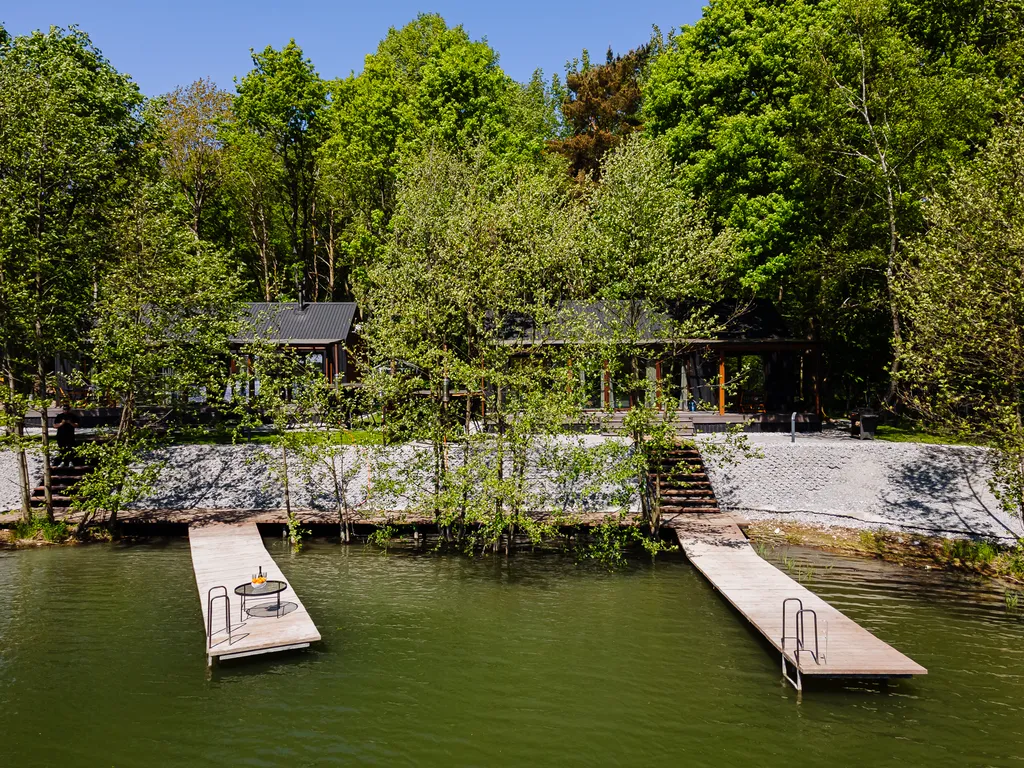 Дом с парилкой на озере