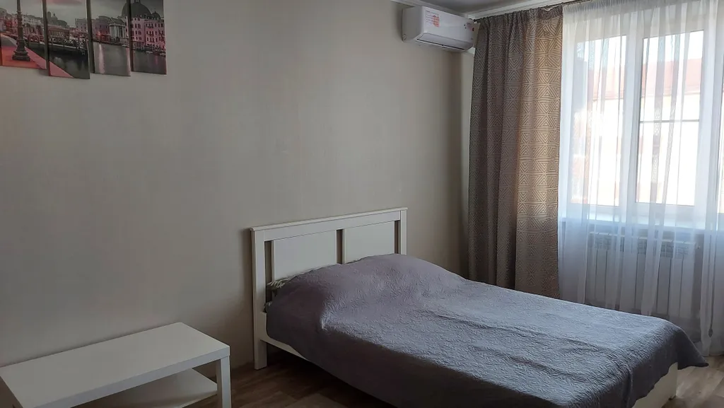 Уютная квартира в новом доме в центре города — аренда посуточно в Россошь