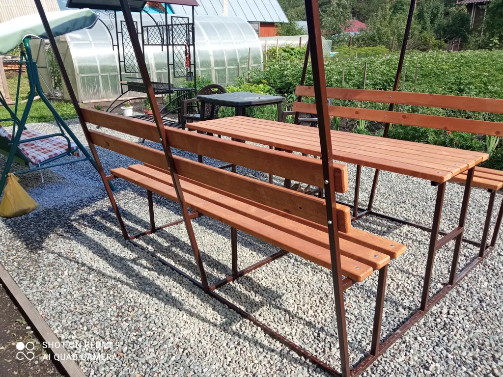 Семейный отдых  на окраине соснового леса