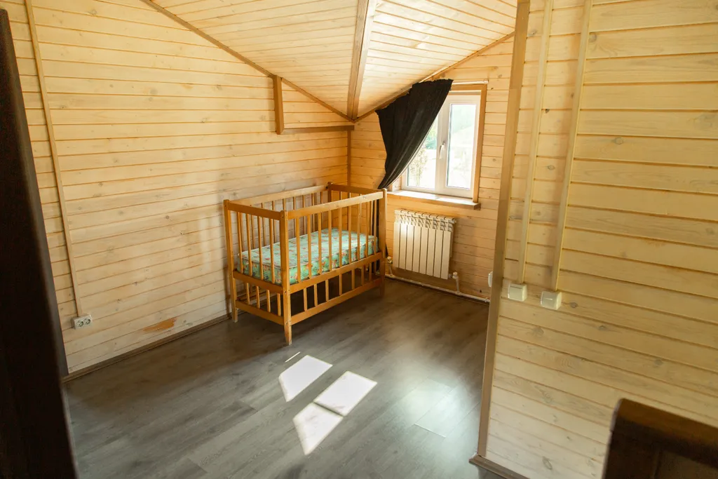 Дом у пруда