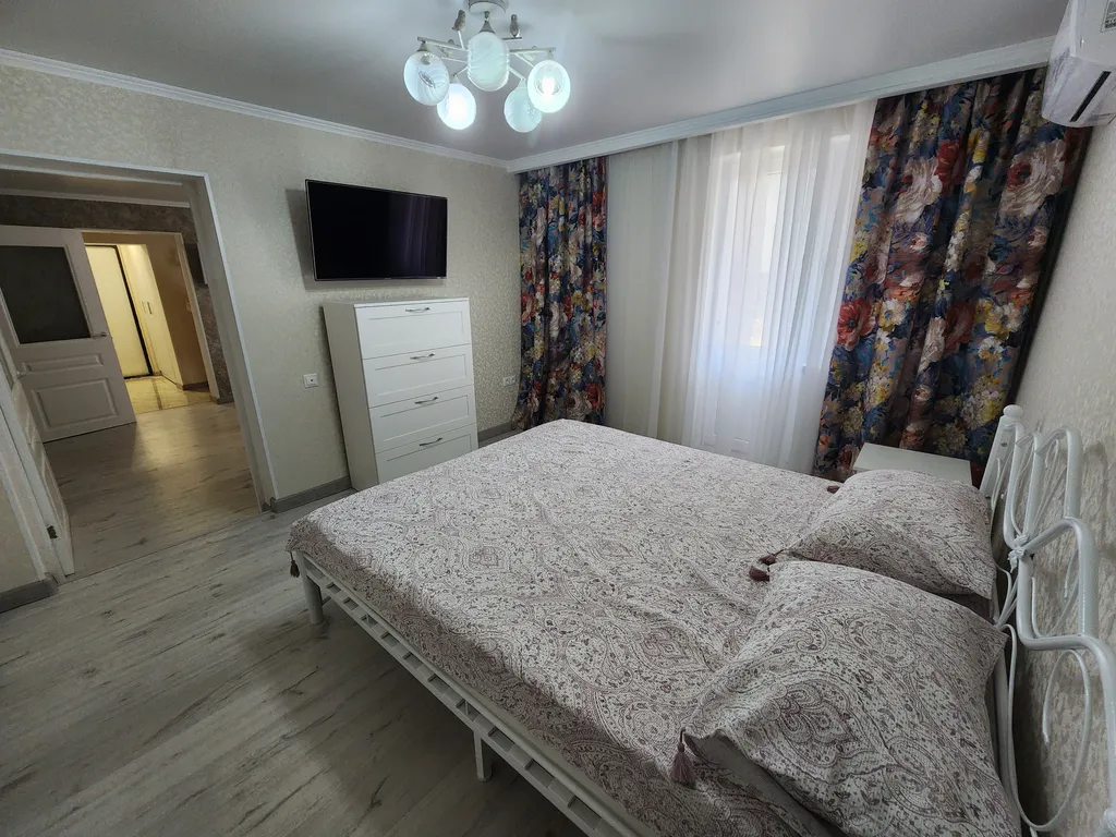 Дом с двором