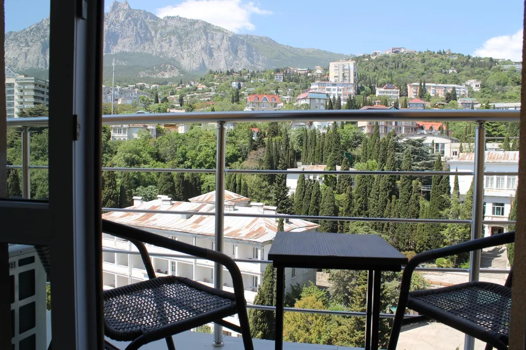 Квартира Большая студия с видом на гору Ай-Петри — аренда посуточно в Кореиз