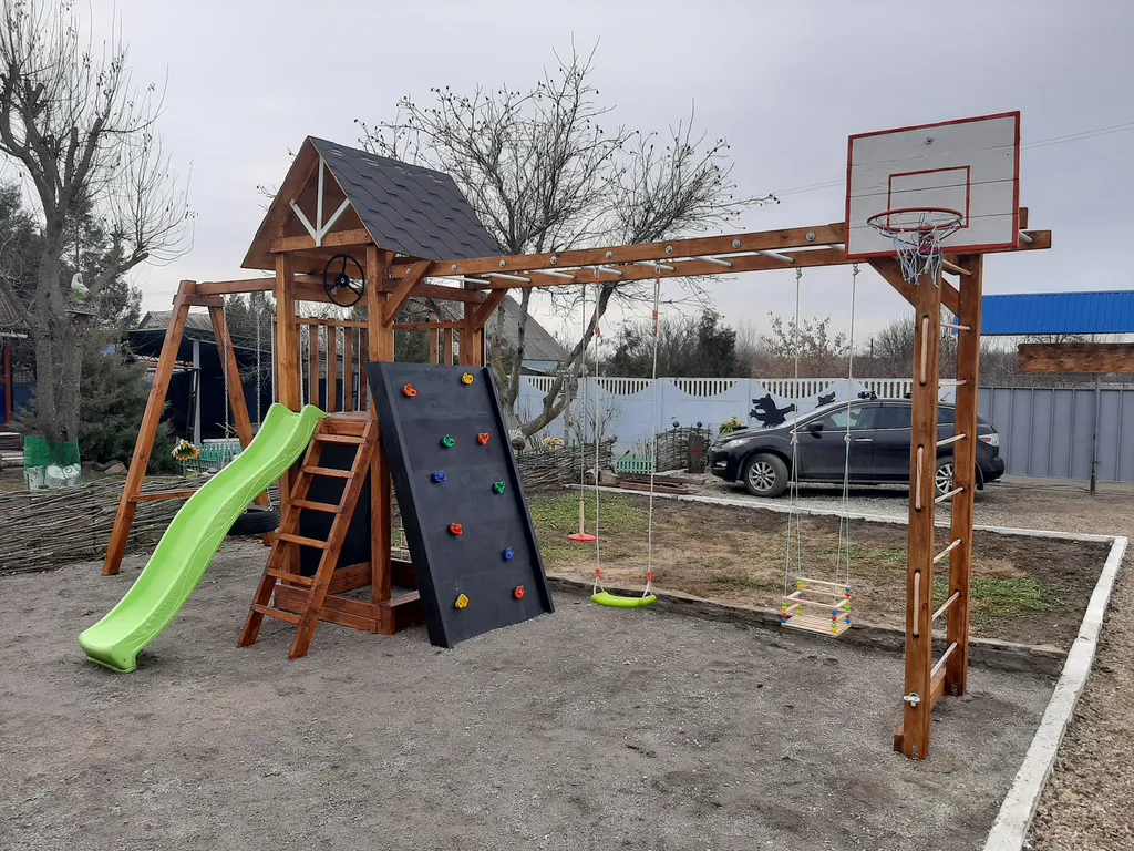 Дом с баней на территории частного домовладения