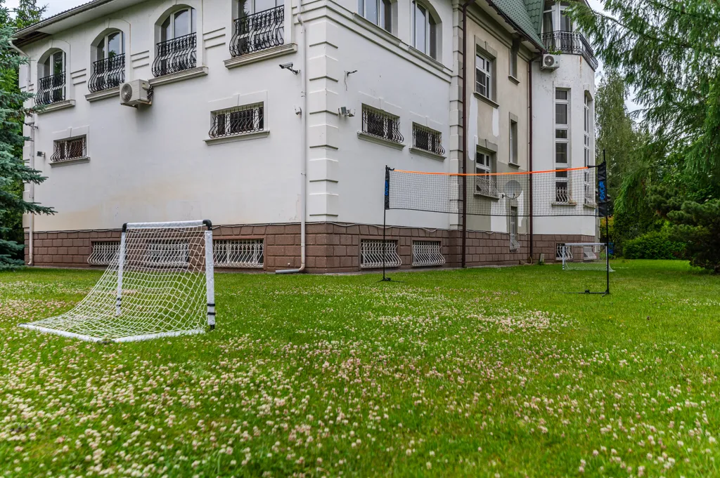 Коттедж с бассейном и сауной в Красногорске