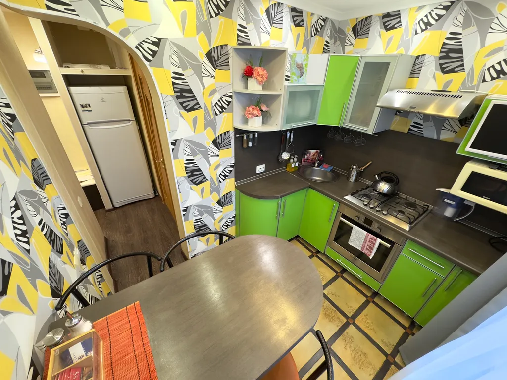 Люксовая двухкомнатная с авторским освещением