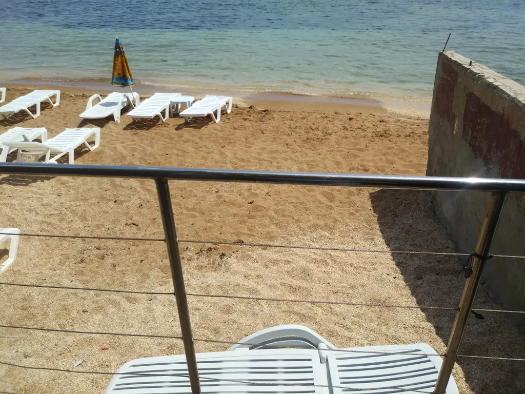 Эллинг на берегу моря