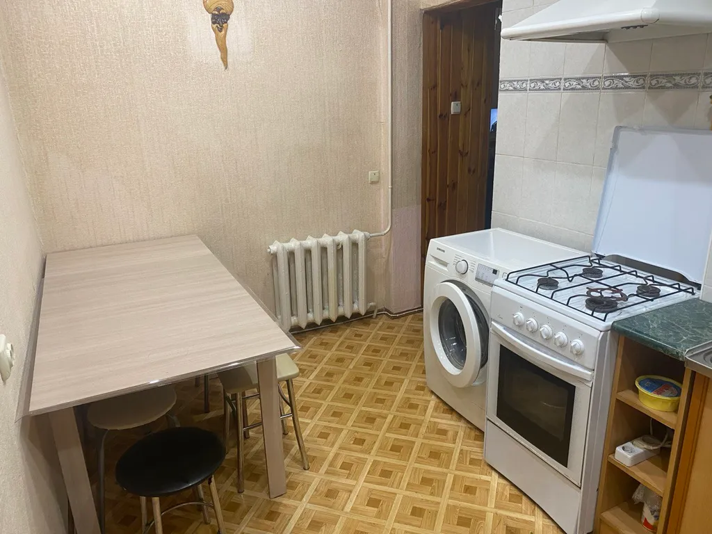 Квартира Квартира Просторная трешка возле моря со своим двориком и парковкой — Ялта