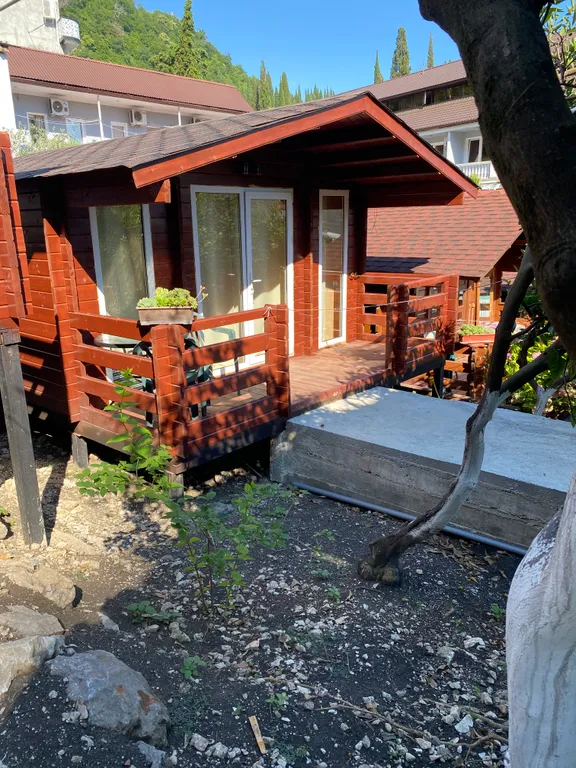 Коттедж у водопада