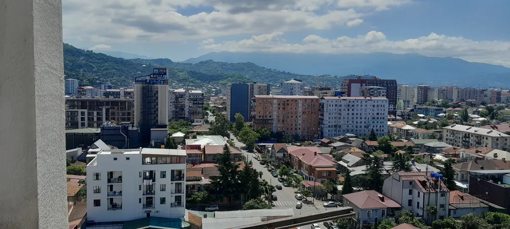 Уютная студия в центре с видом на горы