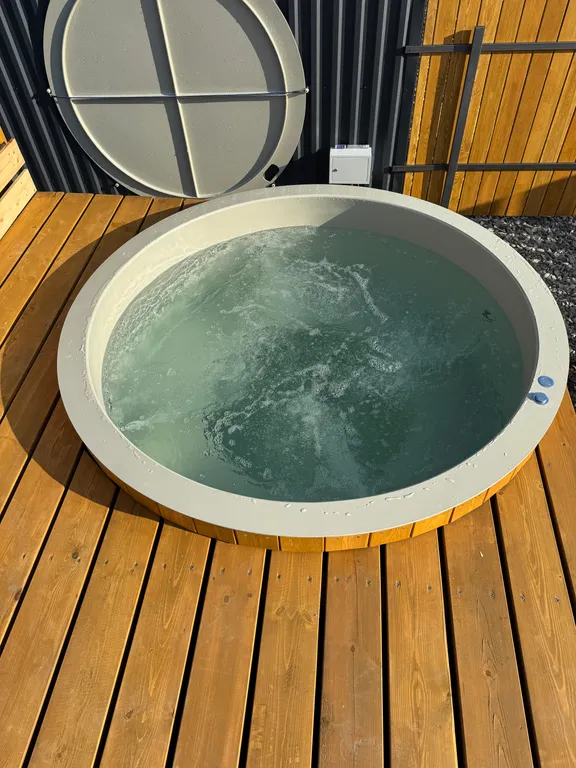 Домик в долине терм с видом на горы