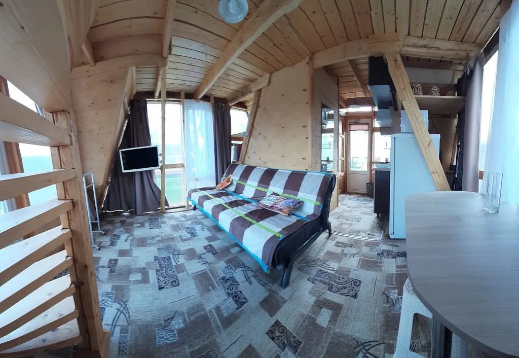 Дом у лесного пруда