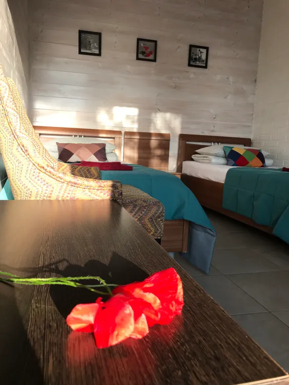 Четырёхместный номер, с видом во двор