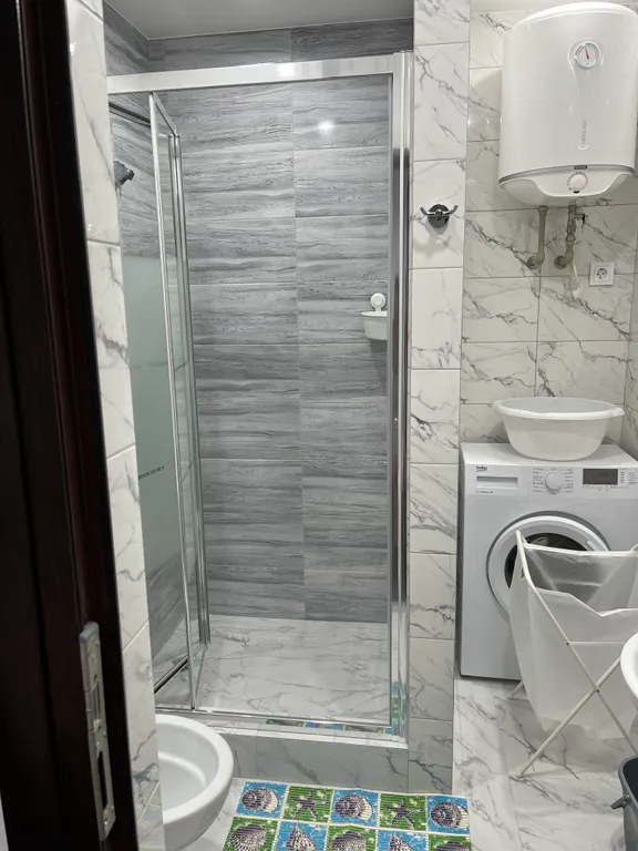 Эллинг на берегу моря