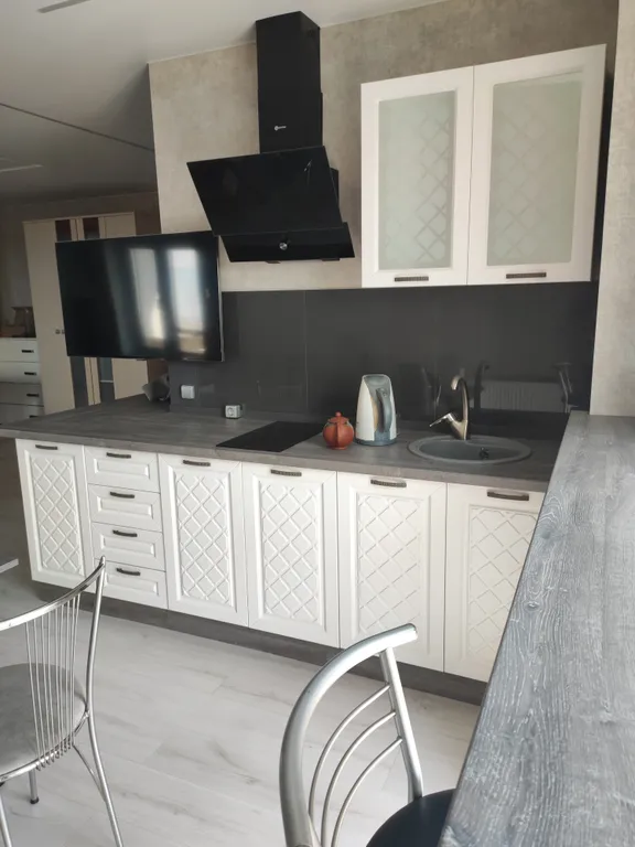 Новая студия с двумя разделенными большими спальными местами