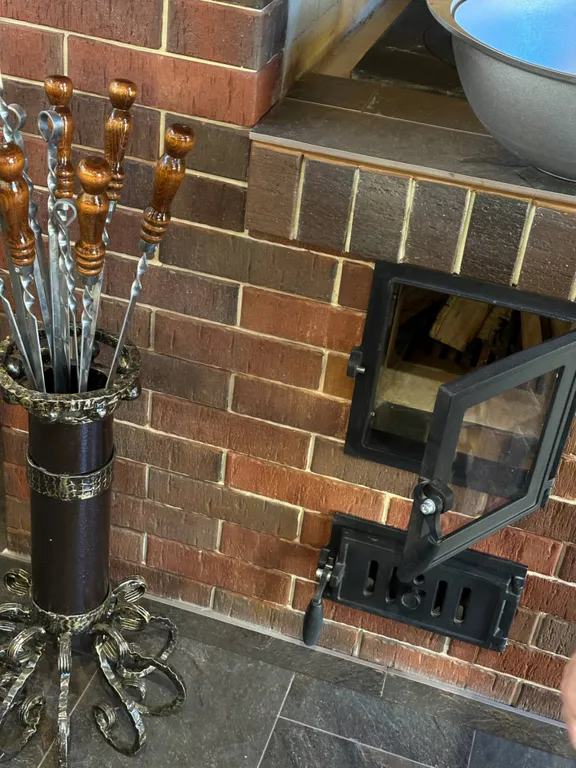 Дом в лесу с теплым бассейном и баней