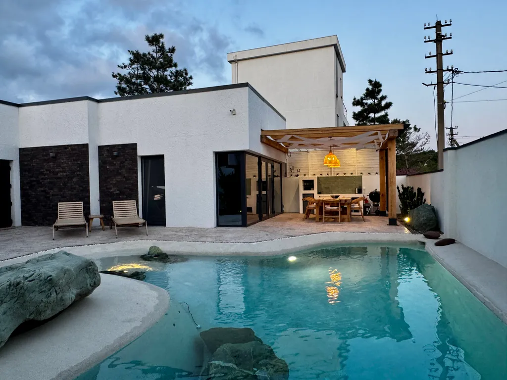 Дом в тихом месте, со своим минипляжем