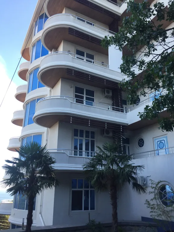 Студия с видом на море и горы