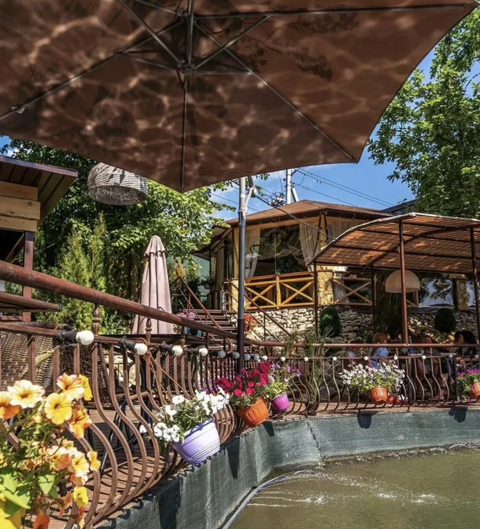 Современный дом с баней в лесу