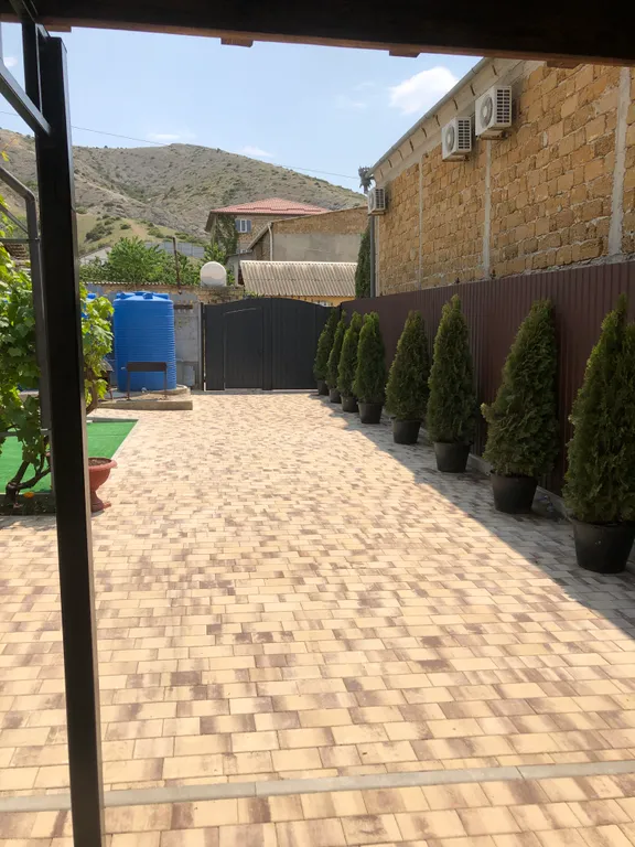 Уютный домик в 7 минутах от моря с зеленым двориком и парковой