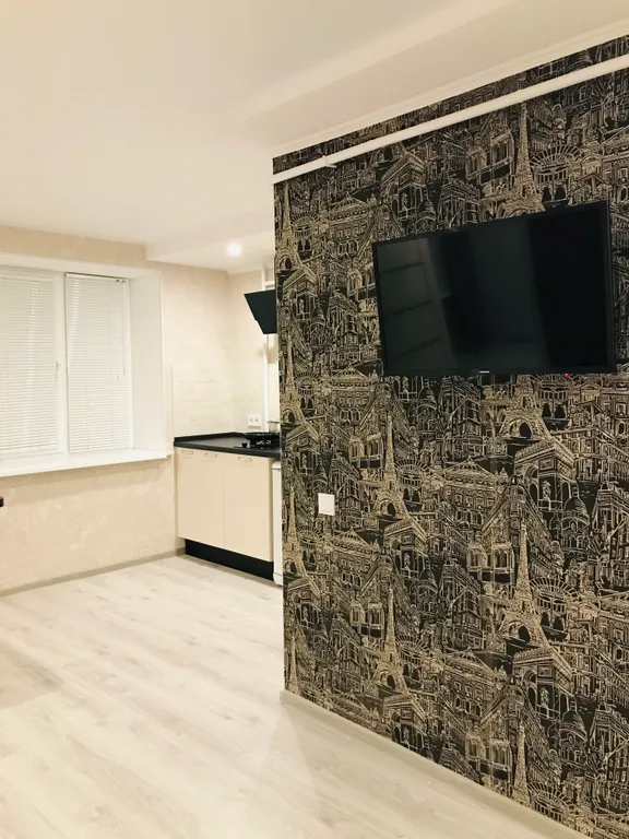 Уюдгая двухкомнатная квартира в центре на набережной