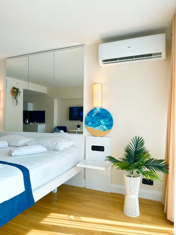 Стильная студия с шикарным видом на море и закат