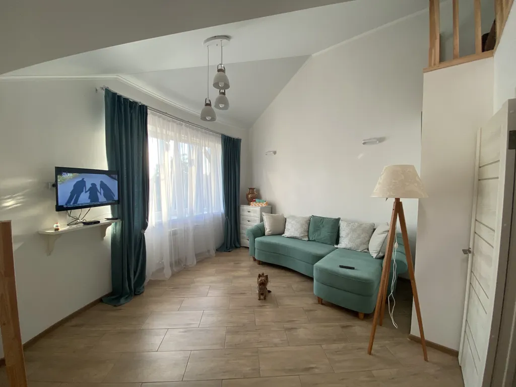 Двухуровневые апартаменты у озера и моря