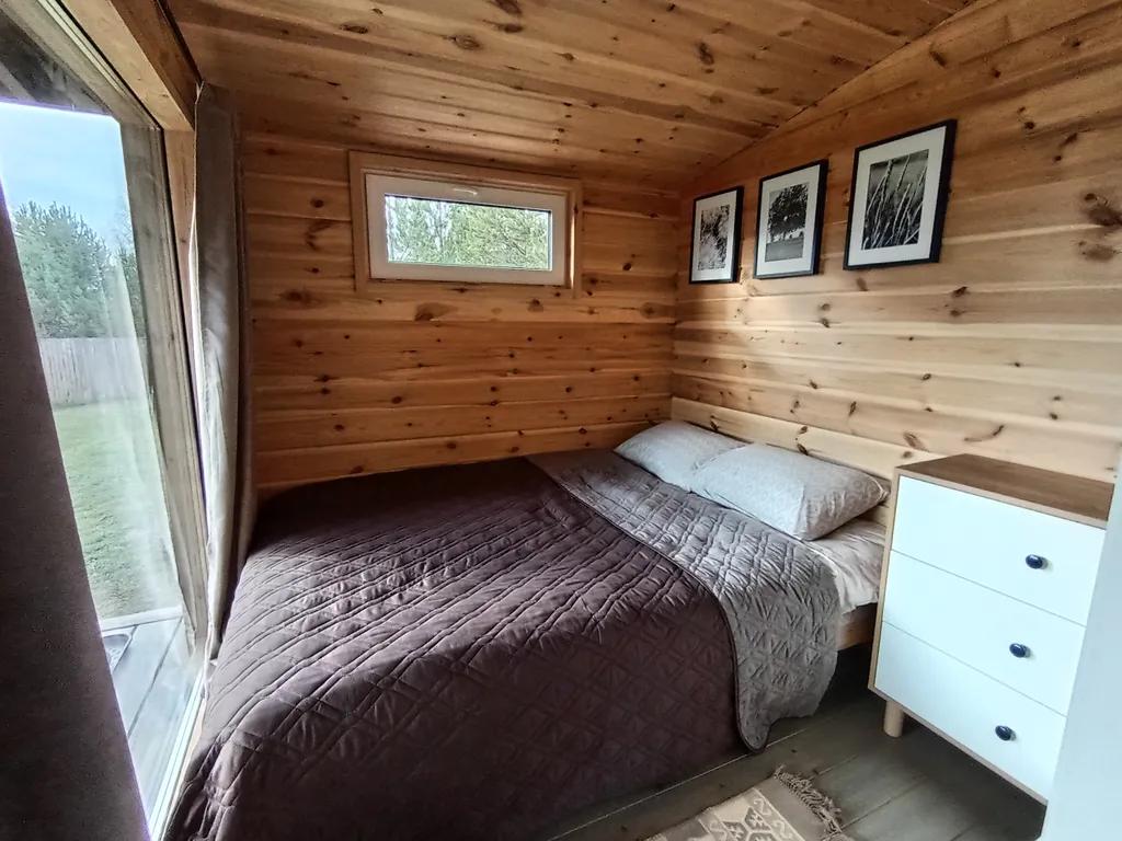 Домик с баней и купелью на дровах на участке 20 соток