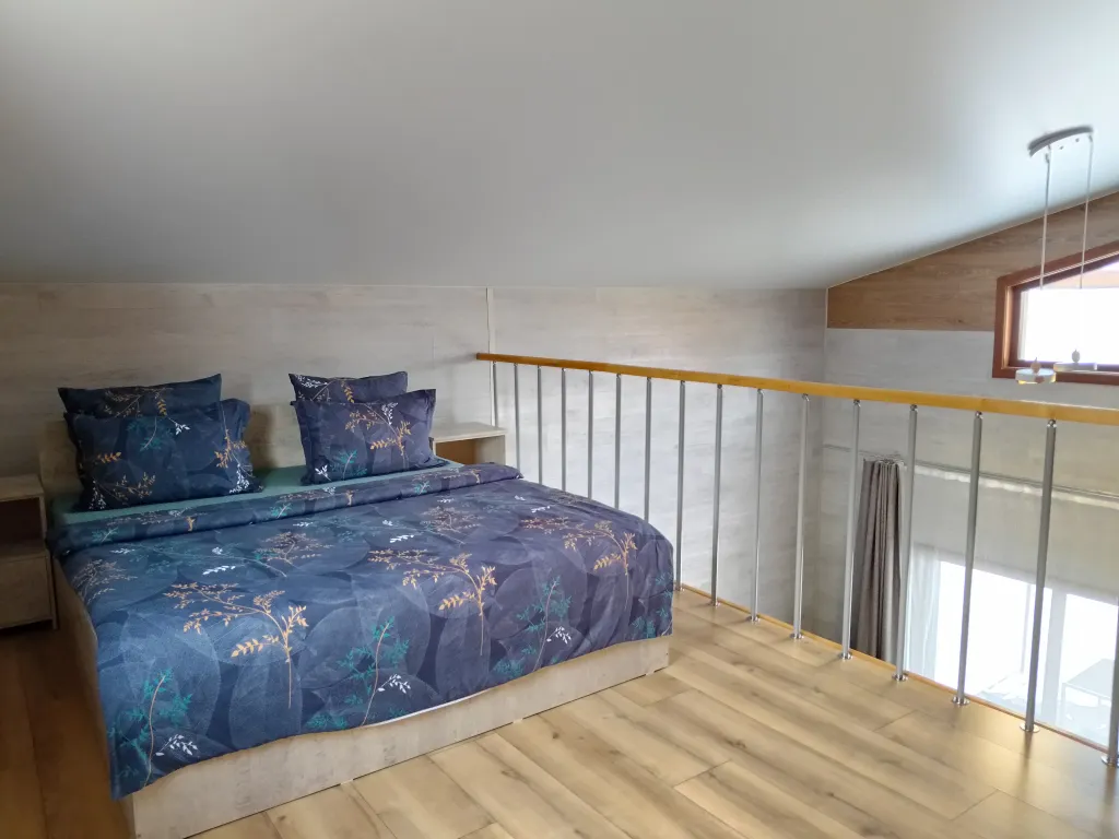 Домик с видом на озеро