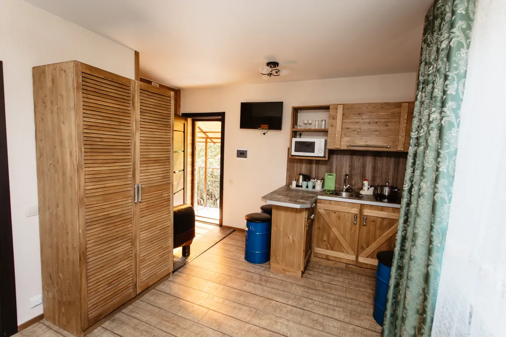 Студия # 2  в новом доме, с закрытой парковкой, беседкой и мангалом