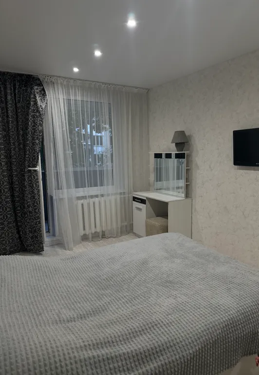 Двухкомнатная квартира с новым ремонтом, рядом с въездом в город