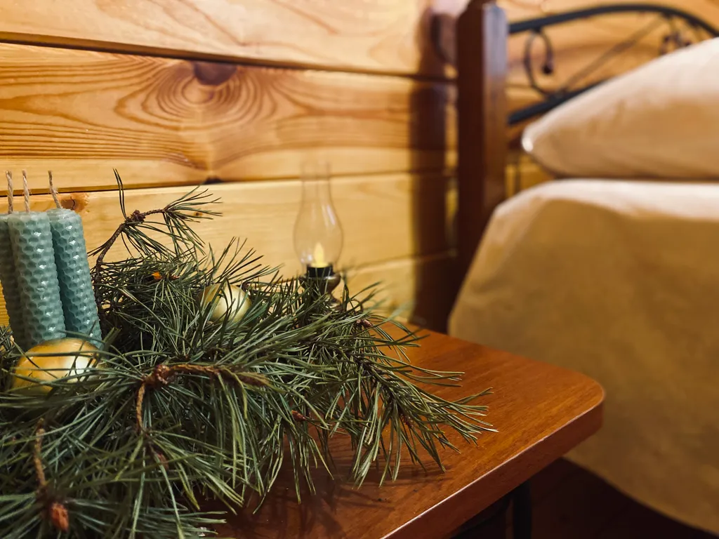 Берлога люкс, коттедж с банным чаном для отдыха с видом на лес и скалы