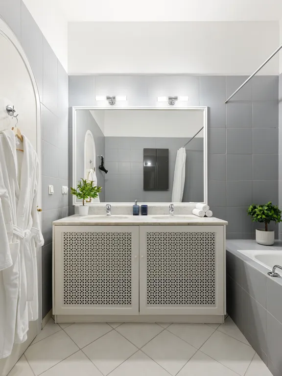 У Невского с видом на Фонтанку