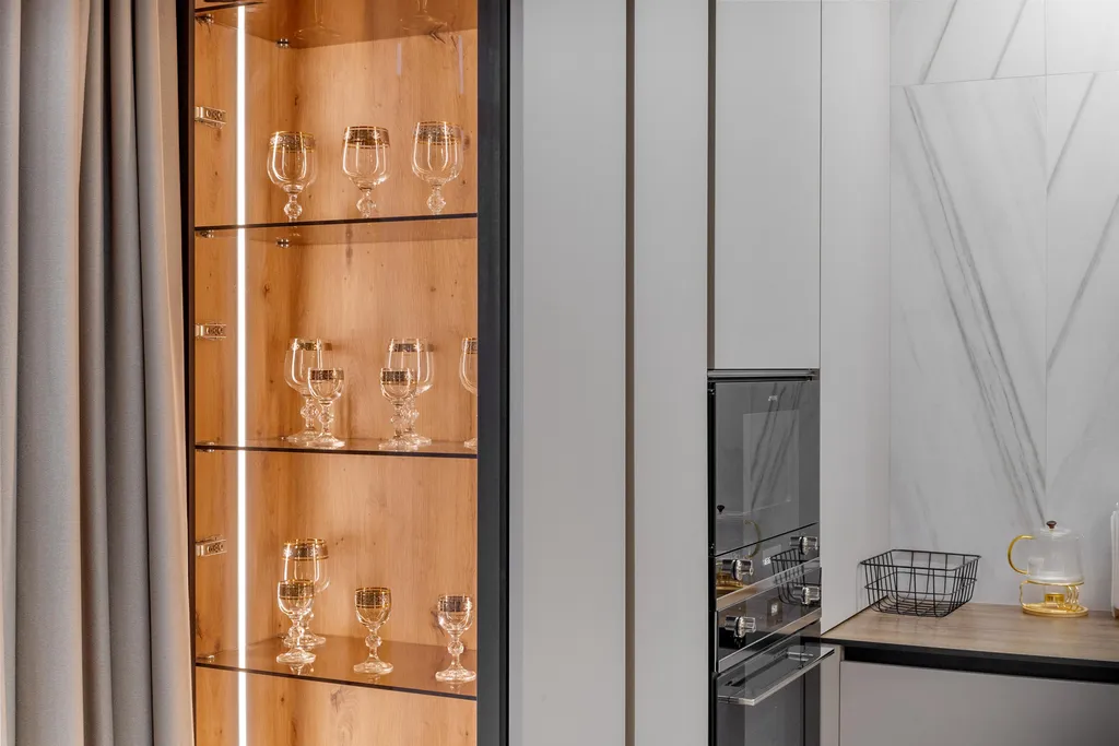 Квартира в элитном ЖК с плетеной мебелью на балконе от Juls Apart