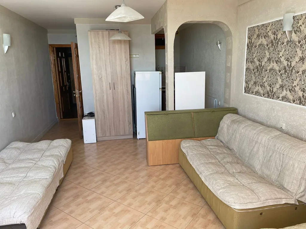 Эллинг-студия с видом на море, Восточная набережная