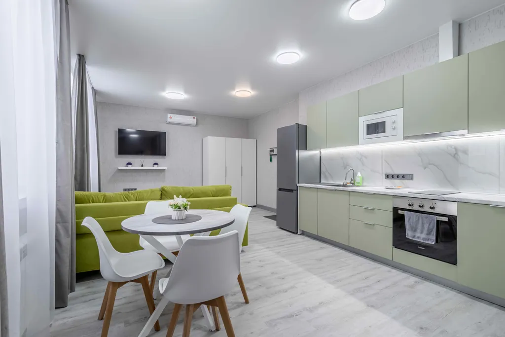 Кто ценит комфорт: новая мебель, техника, бельё