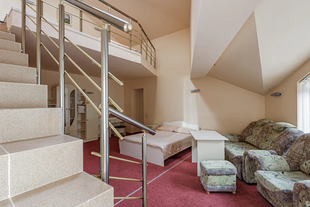 Большой двухэтажный номер с балконом и джакузи