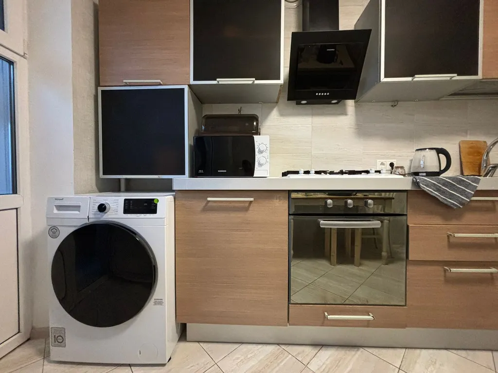 Квартира Четырёхкомнатная квартира с отдельной кухней и большим балконом — Новороссийск