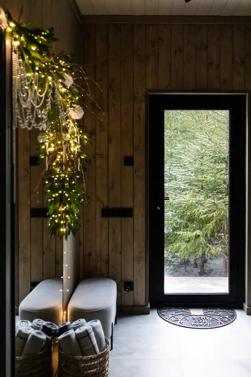 Коттедж Экcклюзивный дом с гopячим чaнoм в сосновом лесу — Семеновское