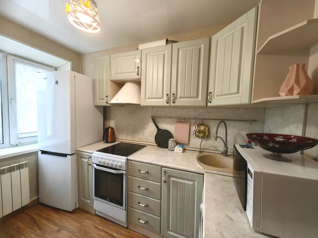 Уютная квартира в центре с кондиционером, отдельной кухней и балконом